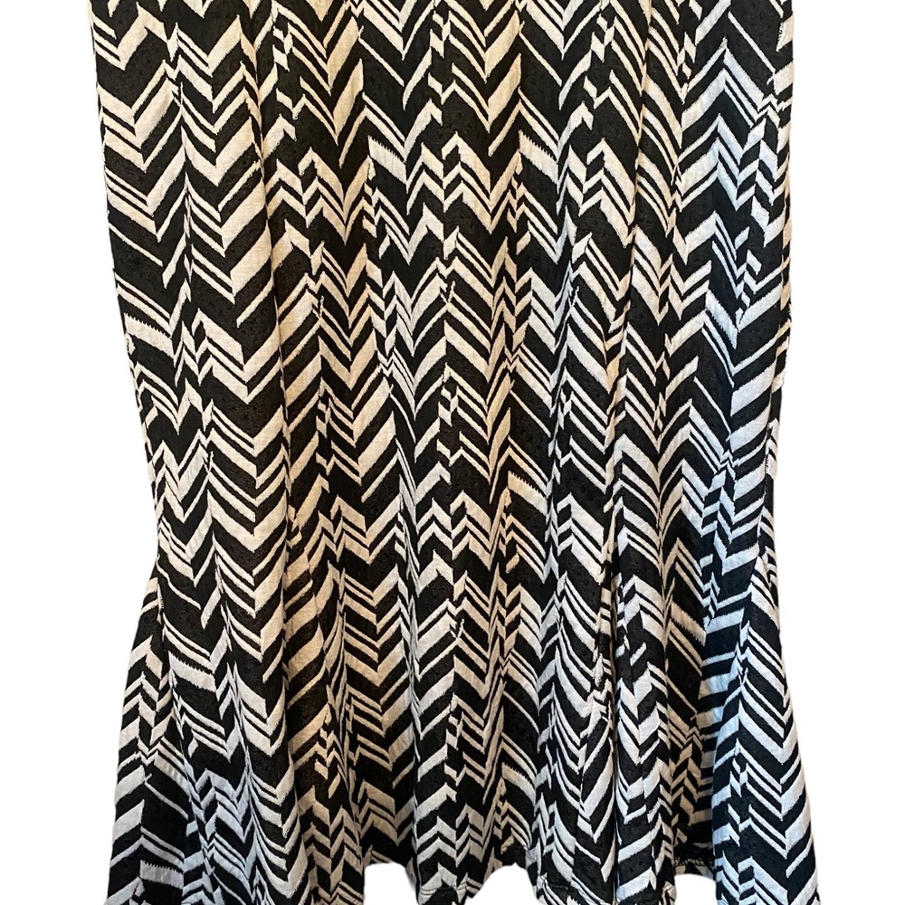 True Envy Black and White  Sleeveless Dress - Picture 3 of 12